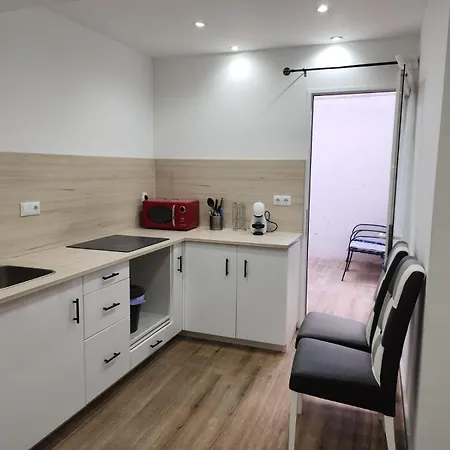 Centrum F Apartment *